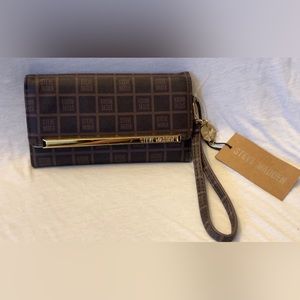 Steve Madden Womens Logobar Trifold Wristlet Wallet Handbag
